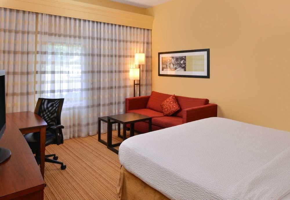 Courtyard By Marriott Columbia Northeast/Fort Jackson Area Екстериор снимка