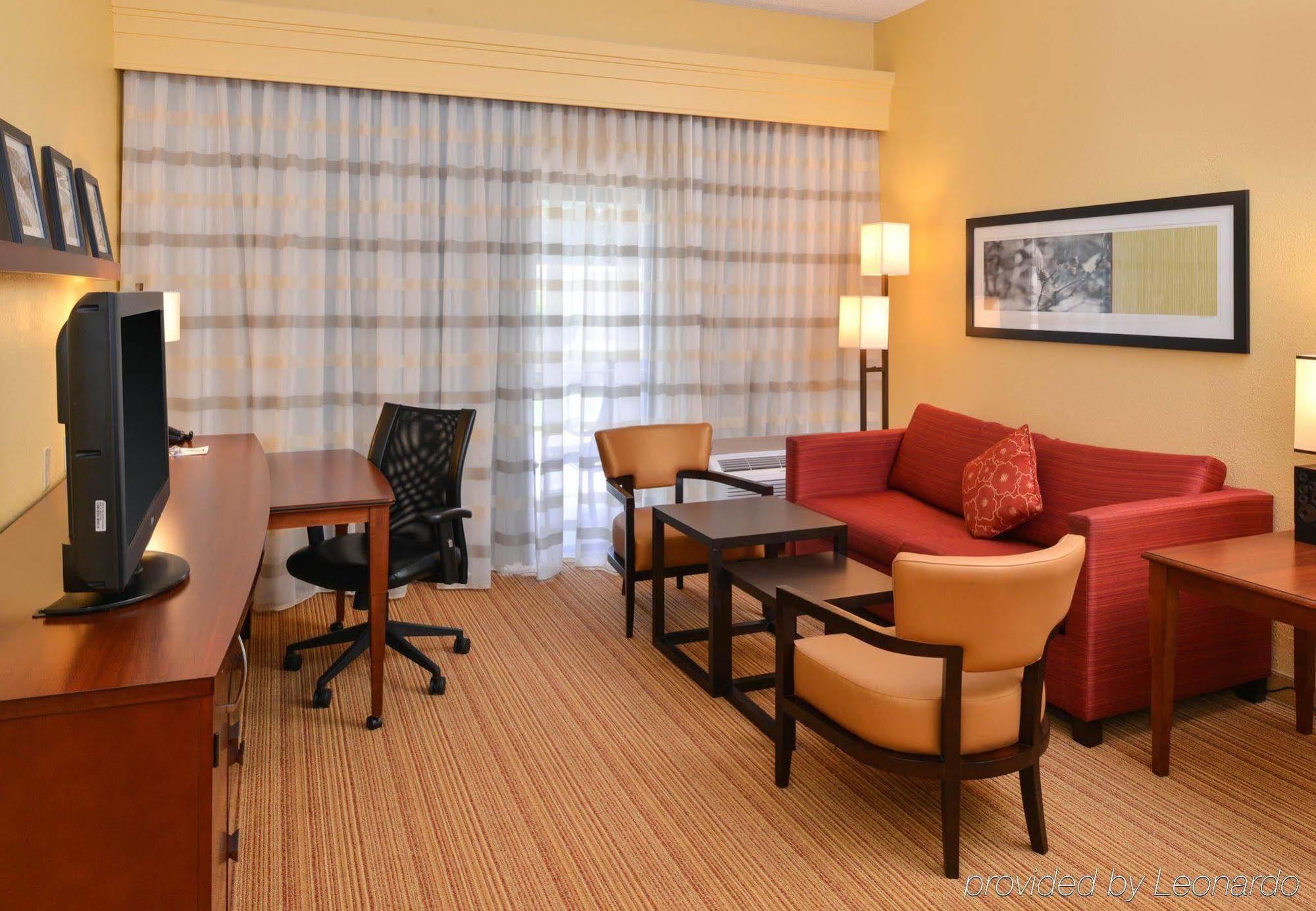 Courtyard By Marriott Columbia Northeast/Fort Jackson Area Екстериор снимка